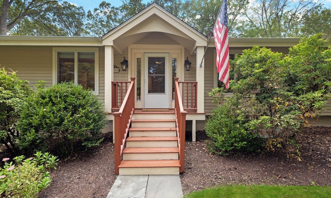 Weston House | Charming 3-bedroom Ranch in Weston Near Westport & Fairfield