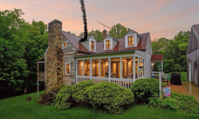 Waterford Cabin | Charming 3-bedroom rebuilt Cabin in Waterford,VA