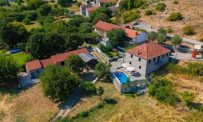 Podgorica House | Charming 3-bedroom villa with AC and WiFi in lovely Podgorica