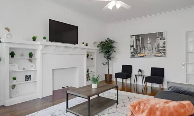Kenwood Apartment | Charming 3BR Escape in the Heart of Hyde Park