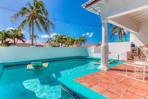 Pelican Key Villa | Charming 3BR Villa w Private Pool in Pelican Key
