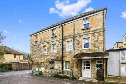 Batheaston House | Charming 4-Bed Countryside Retreat with Parking