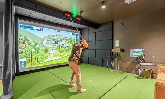 Troutdale House | Charming 4-bedroom house with entertainment and hot tub in Troutdale