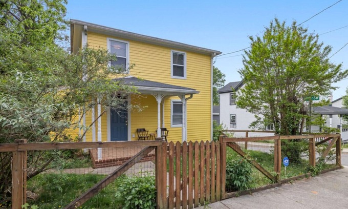 Fifeville House | Charming 4-BR, Close to UVA, Hospital & Downtown