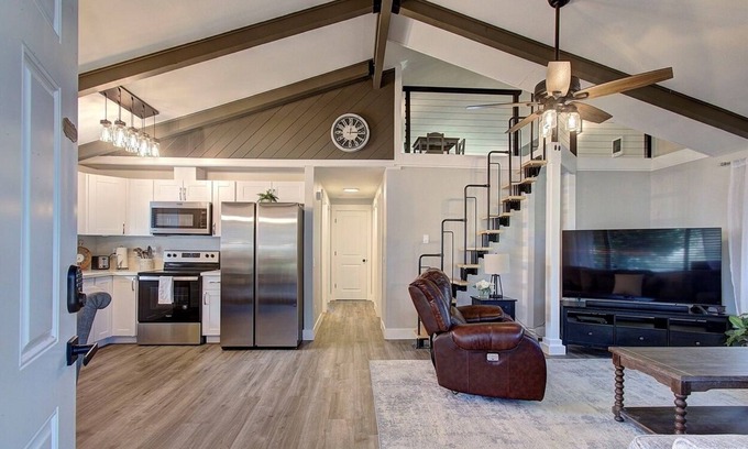 Seaview House | Charming and Cozy 2-bedroom house in Seaview, sleeps up to 5 people!