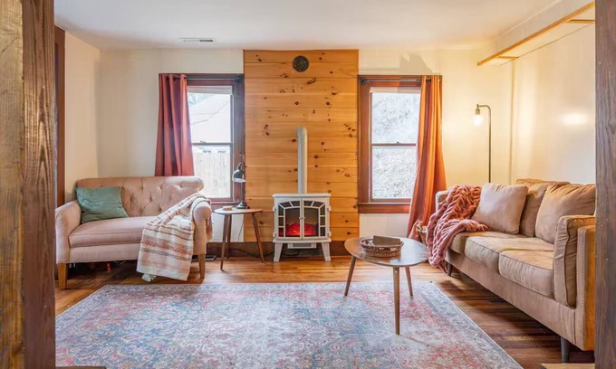 Mount Marion House | Charming and quirky 2-bedroom cottage in Rosendale