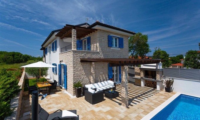 Rasopasno Apartment | Charming apartment Siesta with swimming pool