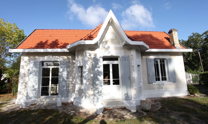 Taussat House | Charming Arcachonnaise 5 minutes walk from the beach, pool side. Taussat