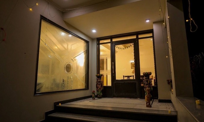 Basai House | Charming B&B with WiFi and AC in Wise Villa Agra 2