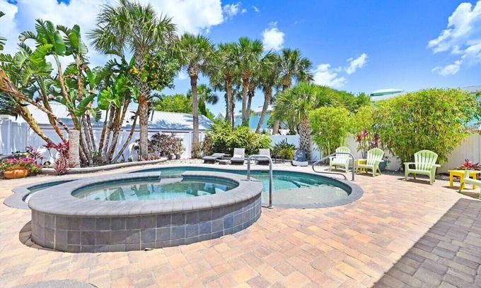 Horton Shores Apartment | Charming Beachside Studio w/Pool, Hot Tub, Walk to Flagler Ave & Beach