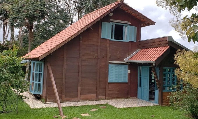Chapada dos Guimaraes Ski Chalet | Charming cottage with lots of green, shadow, pool, barbecue and ample ground