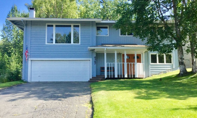 Scenic Foothills House | Charming, Bright, Family Oriented Home w/attached roomy 2 car garage