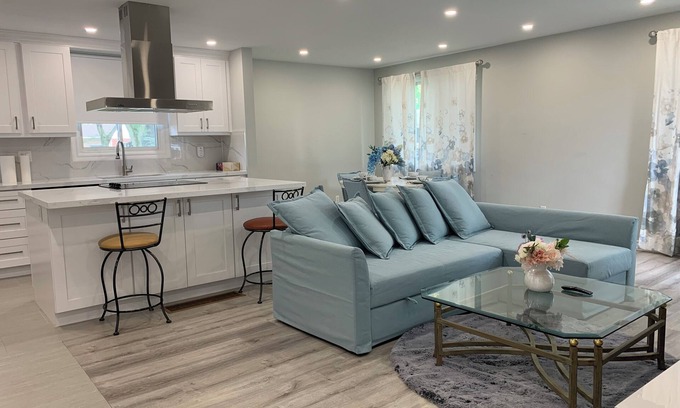 Chippawa House | Charming bungalow Retreat in Chippawa Niagara Fall