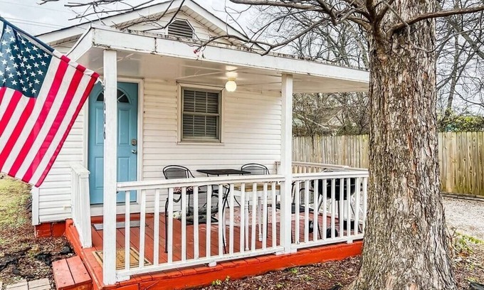 Huntsville House | Charming Bungalow Northeast Nook