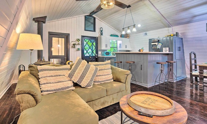 Willis Cabin | Charming Cabin Getaway: Fish, Boat + More!