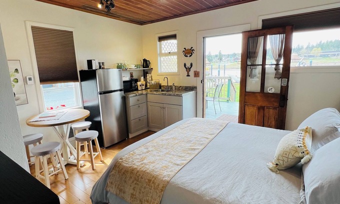 La Conner Cabin | Charming cabin in beautiful La Conner with Hot tub