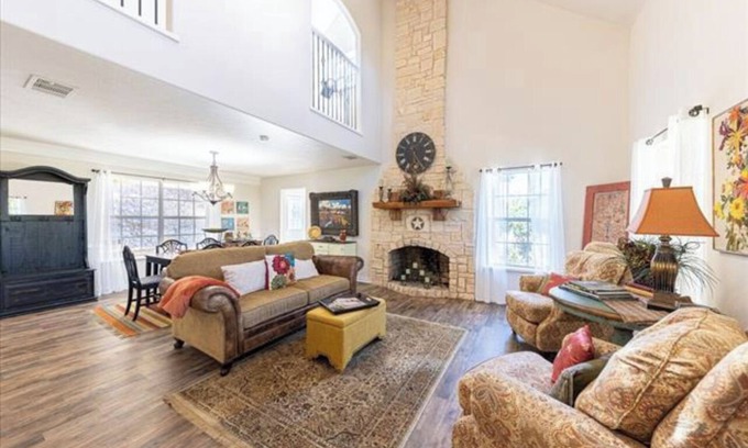 Paluxy House | Charming Chalk Mountain Retreat near Glen Rose, Hico, Stephenville, Granbury