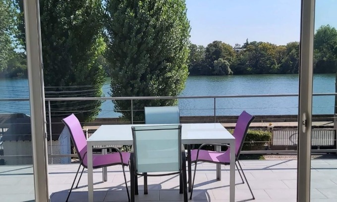 Villeneuve-le-Roi Apartment | Charming cottage by the Seine