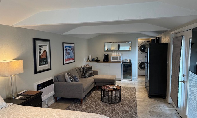 Speer Cottage | Charming cottage in Denver, near Broadway and the Baker district