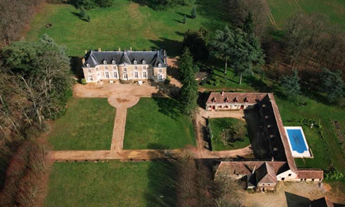 Le Tronchet Cottage | Charming Cottage in Castle Park with Heated Pool, Horse & Pet Friendly, Enjoy Apéros and Park Tours