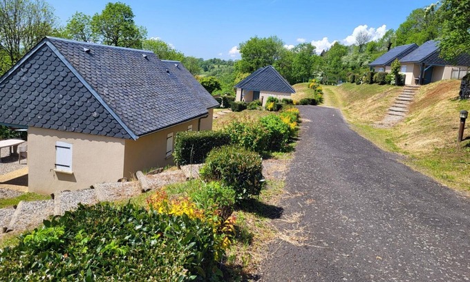 Paulhenc Cottage | Charming Cottage in Lush Setting: Pool, Terrace, Near Medieval Towns & Nature Activities