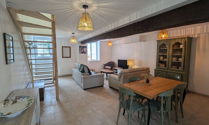 Chaingy Cottage | Charming cottage near Orléans with private garden and parking