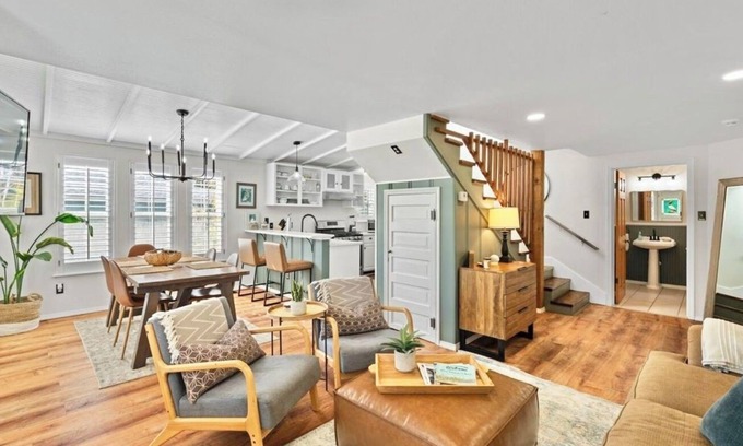 Rockport House | Charming Cottage! Sleeps 8, Close to Beach, Downtown/Festival Grounds