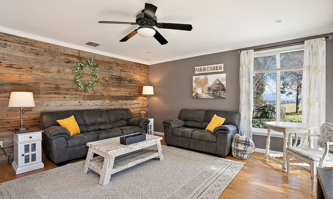 Central Point Cottage | π» Charming Cottage On Peaceful 5 Acres in the Mountains