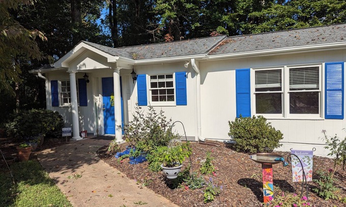 Winston - Salem Cottage | Charming cottage in Winston-Salem with WiFi and AC