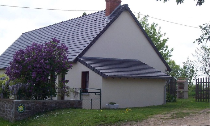 Hyds Cottage | Charming Cottage with Terrace, Garden, and Fireplace Near Thermal Spa