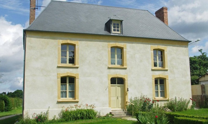 La Gonfriere Cottage | Charming Eco-Restored 1850s Parish House with Garden - Perfect for Families!