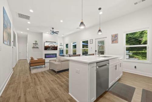 Church Street House | Charming Escape with Hot Tub & Fire Pit Winter Haven!