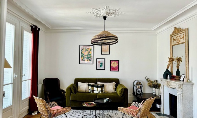 Quartier de Rochechouart Apartment | Charming family apartment with breathtaking view of Montmartren