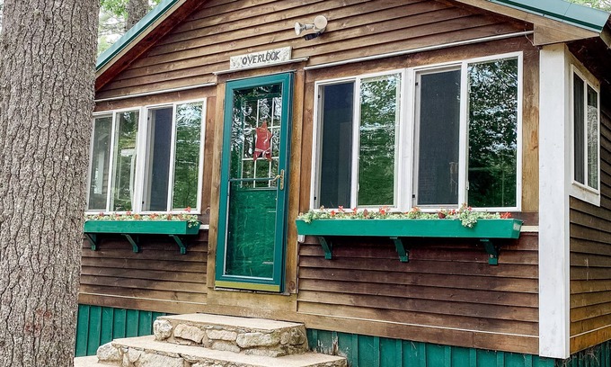 Center Conway Cottage | Charming, Four Season, Mountain View, Lakeview Cottage