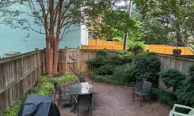 Fan District Apartment | Charming Garden Ensuite in delightful Richmond with WiFi