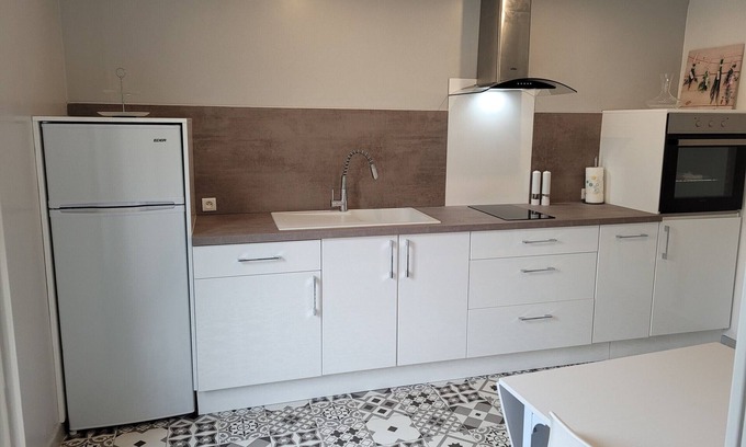 Louplande Cottage | Charming Getaway Near Le Mans: Pool, Greenery, Comfort & Kids' Play Area