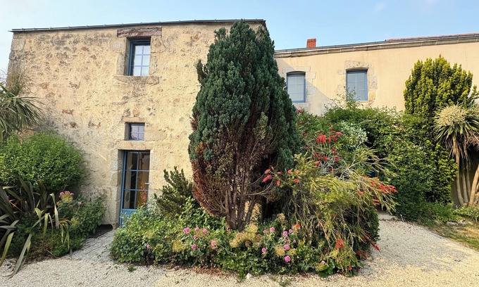 Belleville-sur-Vie House | Charming gîte - 72 m² - 30 min from the sea