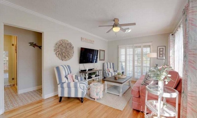 Ocean Beach House | Charming hillside cottage home with Ocean views