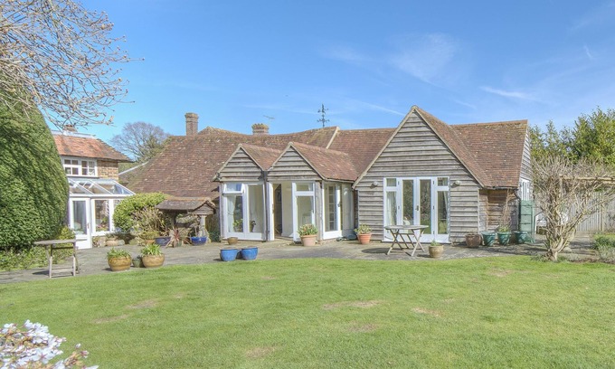 Pulborough House | Charming Holiday Cottage in Fittleworth – Perfect for a Countryside Getaway