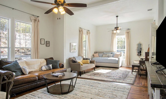 Mineral Wells House | Charming home, downtown Mineral Wells