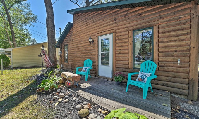 Prudenville Cottage | Charming Houghton Lake Cottage w/Backyard!