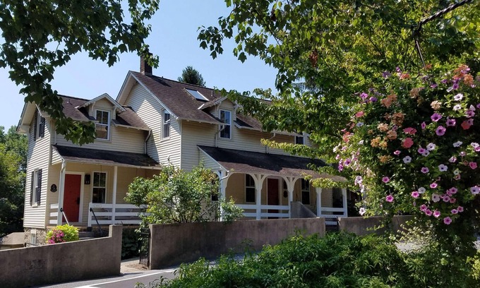 Montchanin Hotel | Charming Inn with Spacious Suite - Marble Bathrooms - Spa - Farm to Table Dining