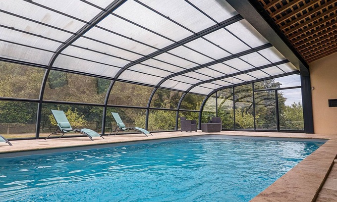 Orsennes Cottage | Charming Isolated Farmhouse with Indoor Heated Pool and Large Private Garden in South Berry