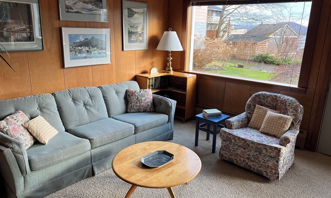 Ketchikan Apartment | Charming Ketchikan Apartment In-Town Garden/Water/Mountain Views 2-Bd 1-Bath