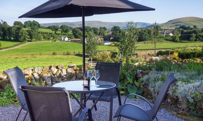 Penrith House | Charming Lake District cottage with beautiful views, parking & EV charger.