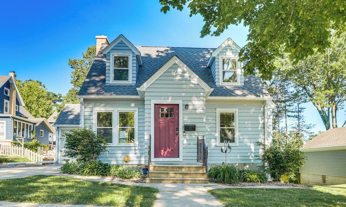 Lake Mills House | Charming Lake Mills Home Near Rock Lake & Beach