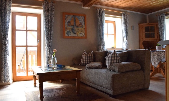 Stockheim Apartment | Charming Linde vacation apartment with sunny south-facing balcony