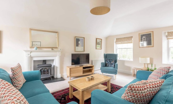 New Town House | Charming Mews House In Edinburgh City Centre With Integral Garage