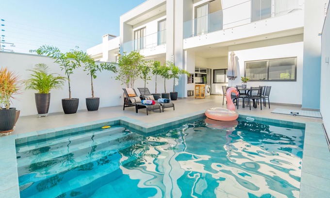 Foz do Iguacu Villa | Charming & Modern Villa with KING BED in the hear of Foz do Igua