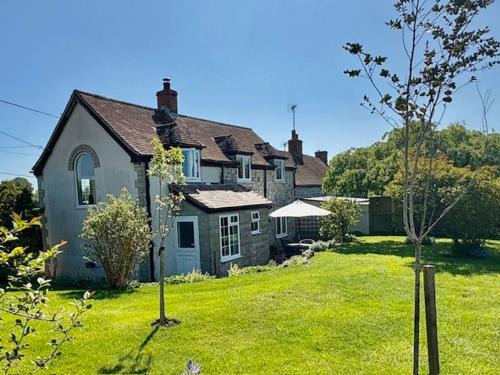 West Knoyle House | Charming modernized country cottage Near Mere, Wiltshire